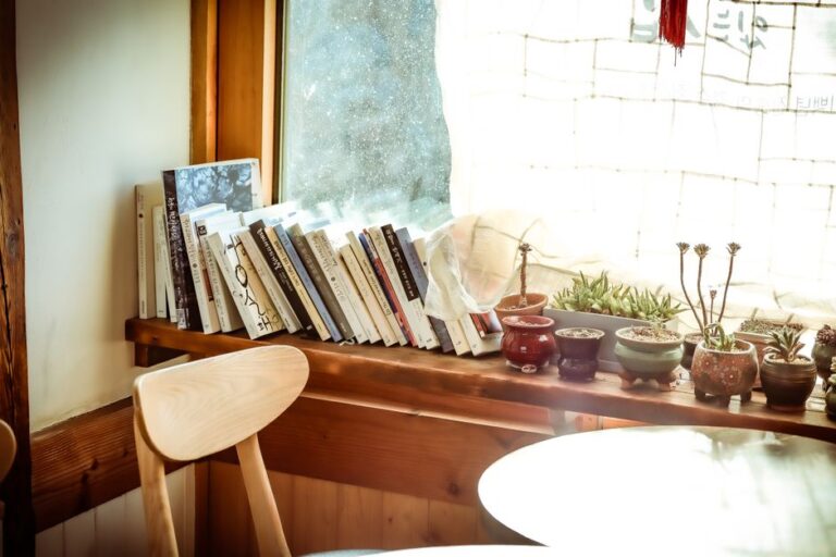 Effective Ways for Expats to Study Korean